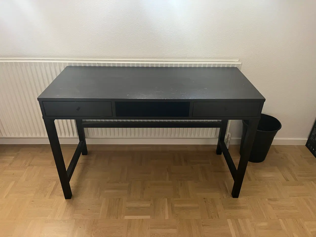 Billede 1 - Sort Skrivebord 