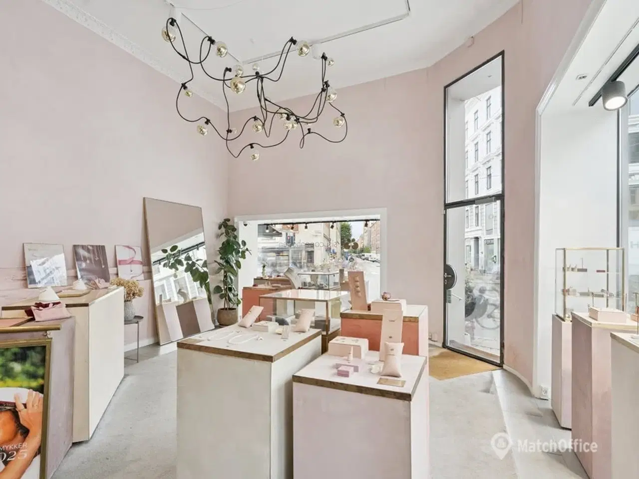 Billede 5 - Flot og meget synligt detaillejemål på Østerbro