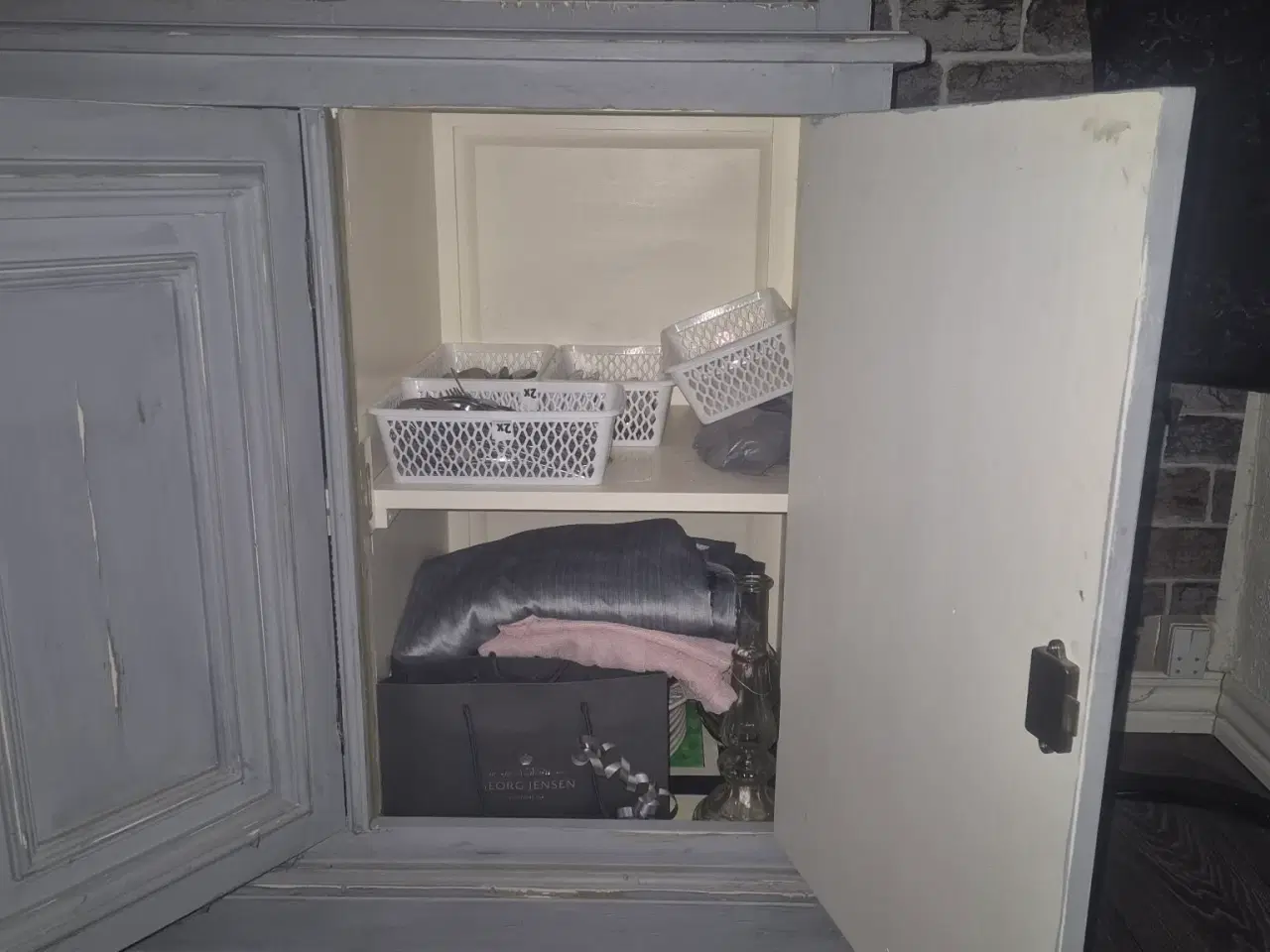 Billede 3 - Skænk med overdel