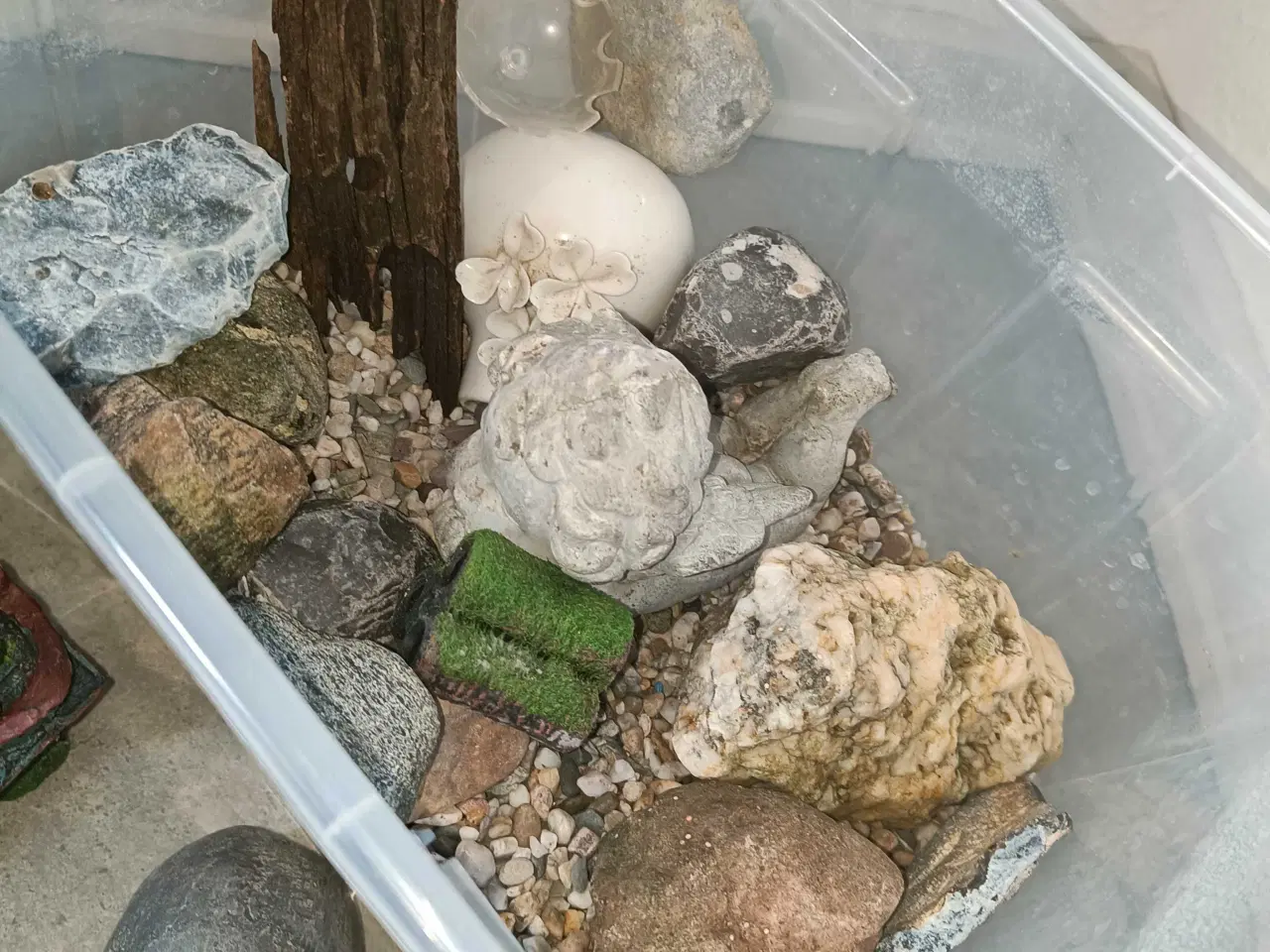Billede 2 - Forskellige dekorationer m.m. til akvarie