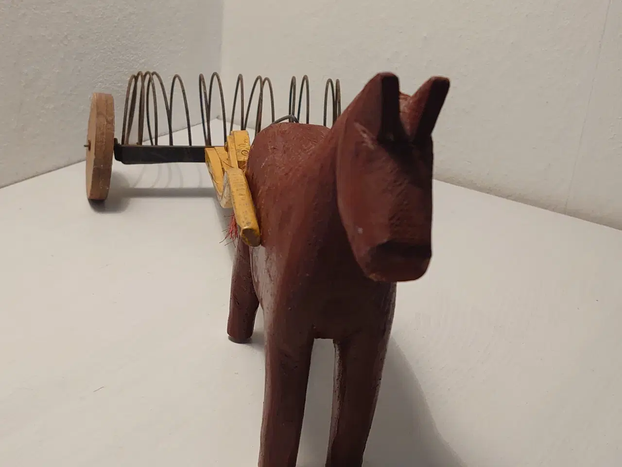 Billede 4 - Stor træhest med harve. L. ca 45cm.Ca 1940