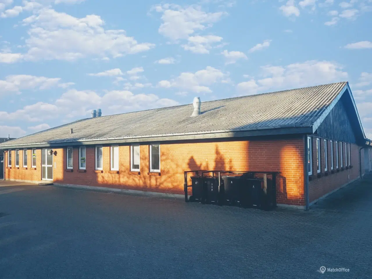 Billede 1 - Lager/produktionslejemål med kontor - i alt 1.260 kvm