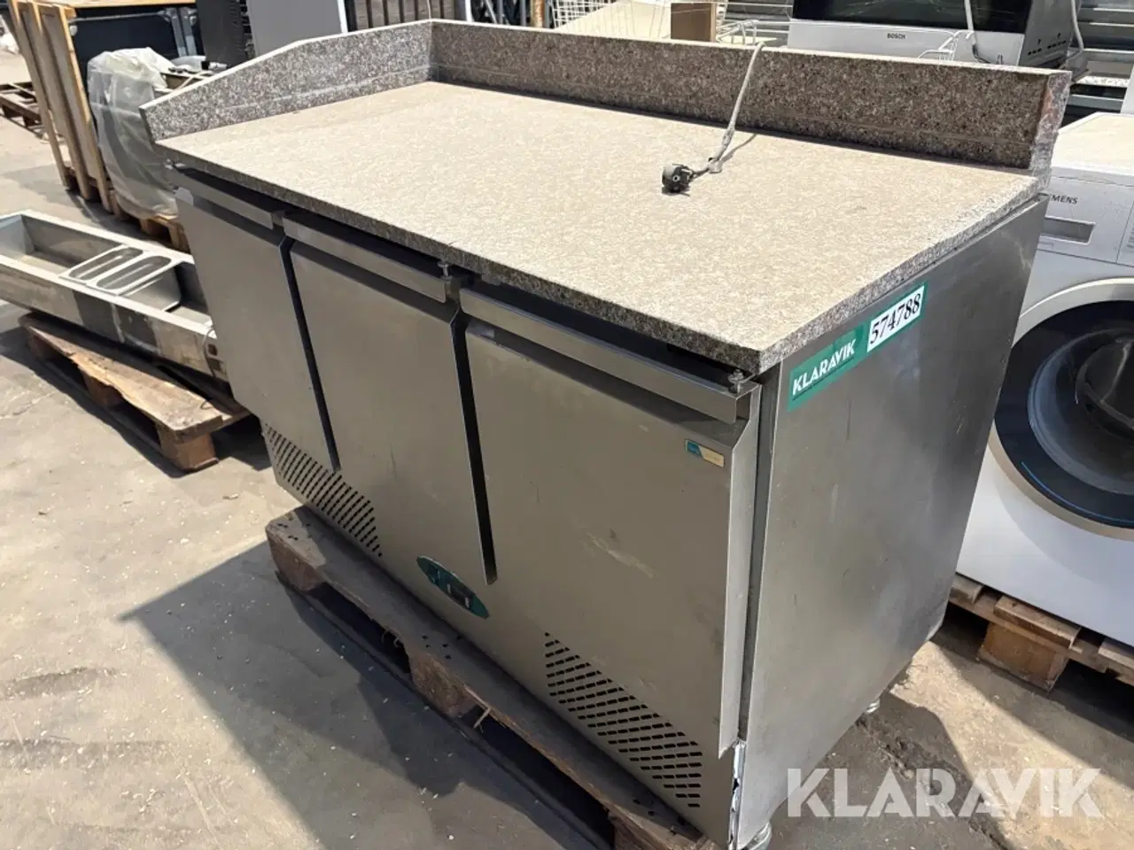 Billede 10 - Køleskab og “salatbar"