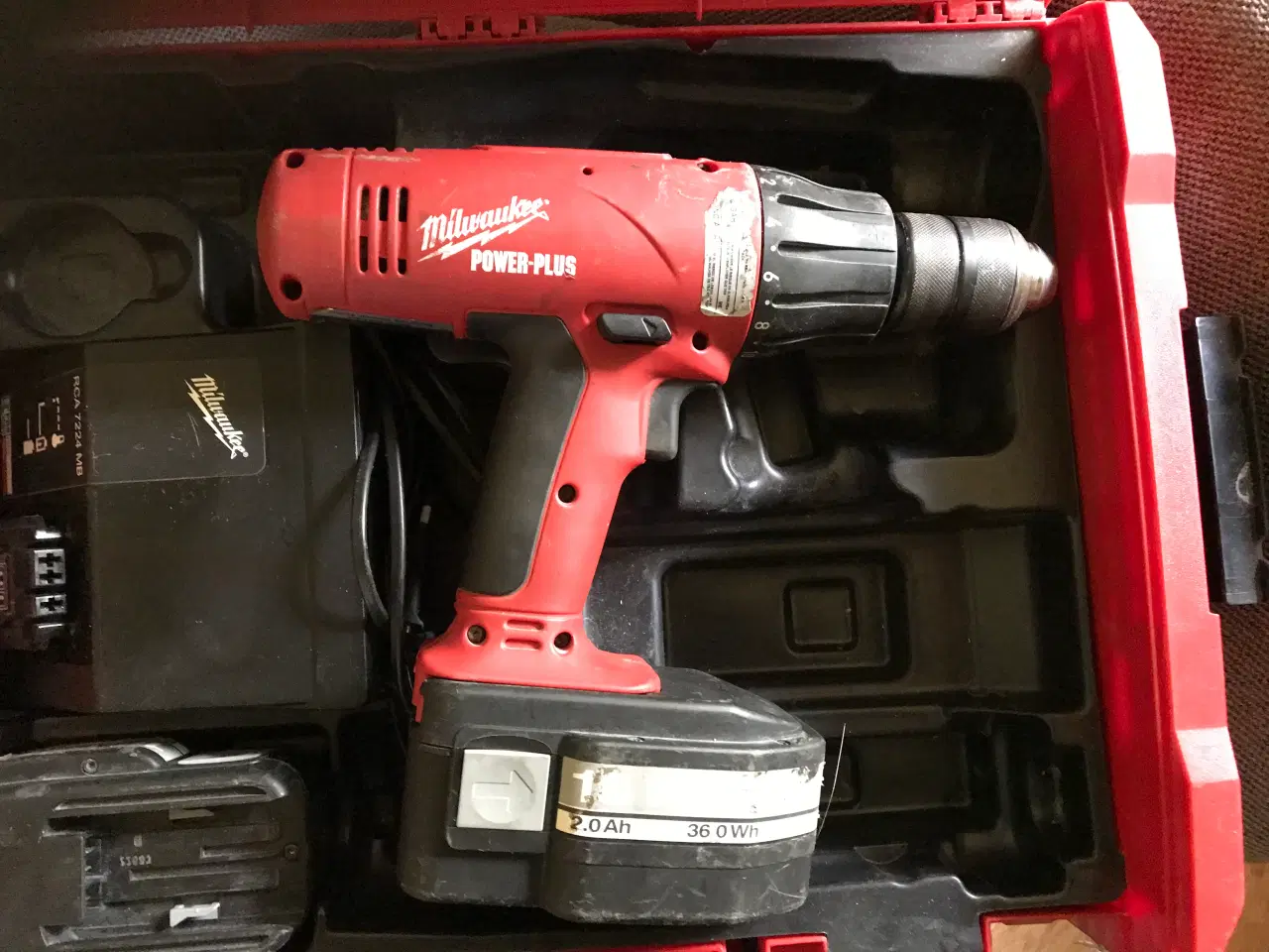 Billede 2 - Skruemaskine Milwaukee 2 Batteri, Oplader, Kuffert