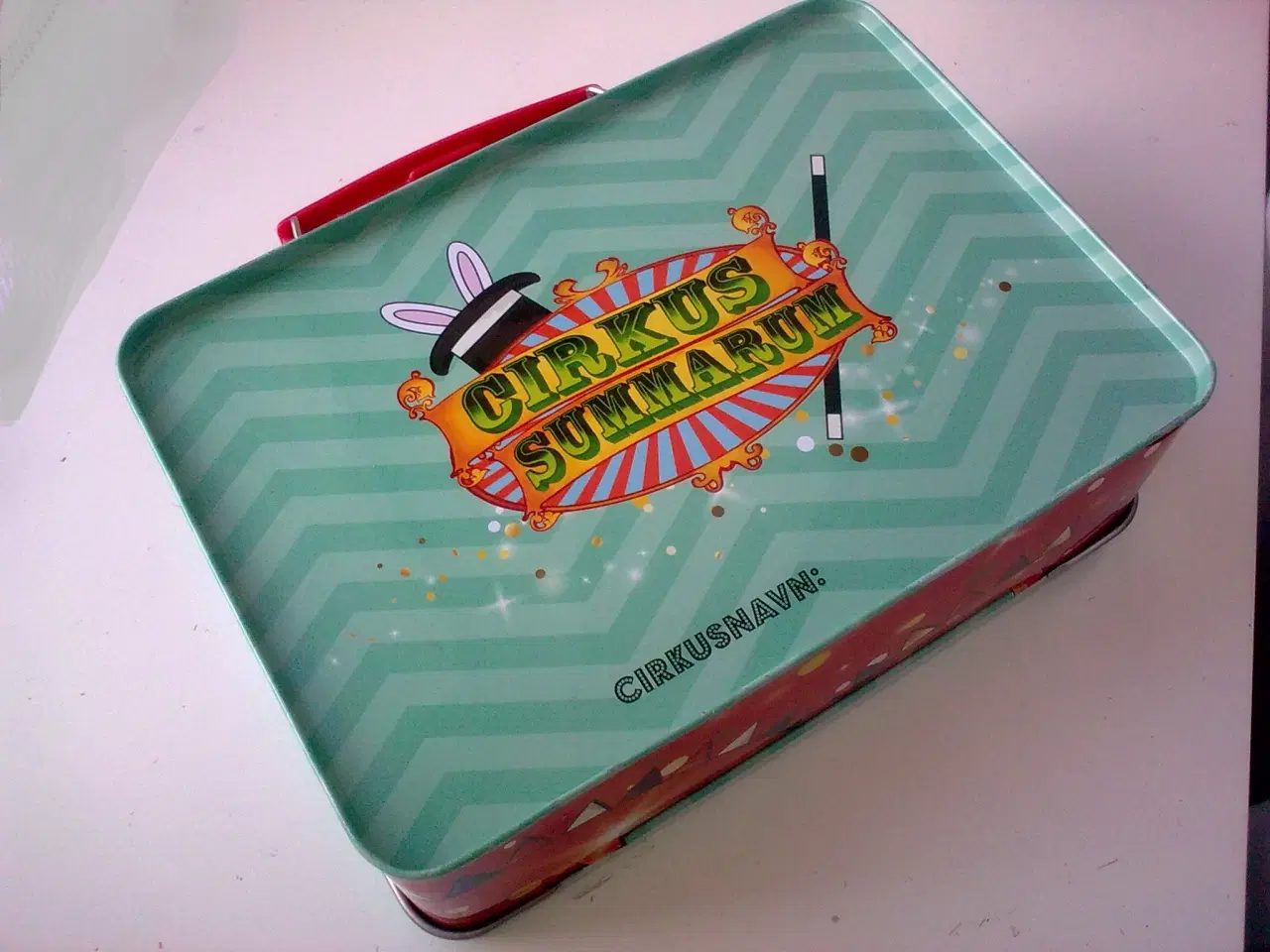 Billede 4 - Dansk metal kuffert Cirkus Summarum & fodbold kage