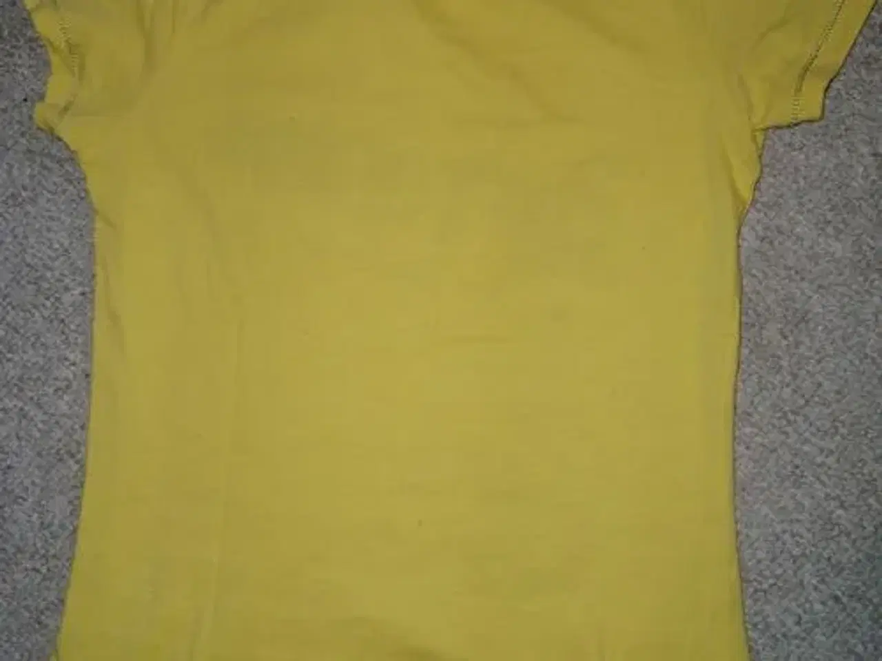 Billede 3 - Flot gul t-shirt sælges