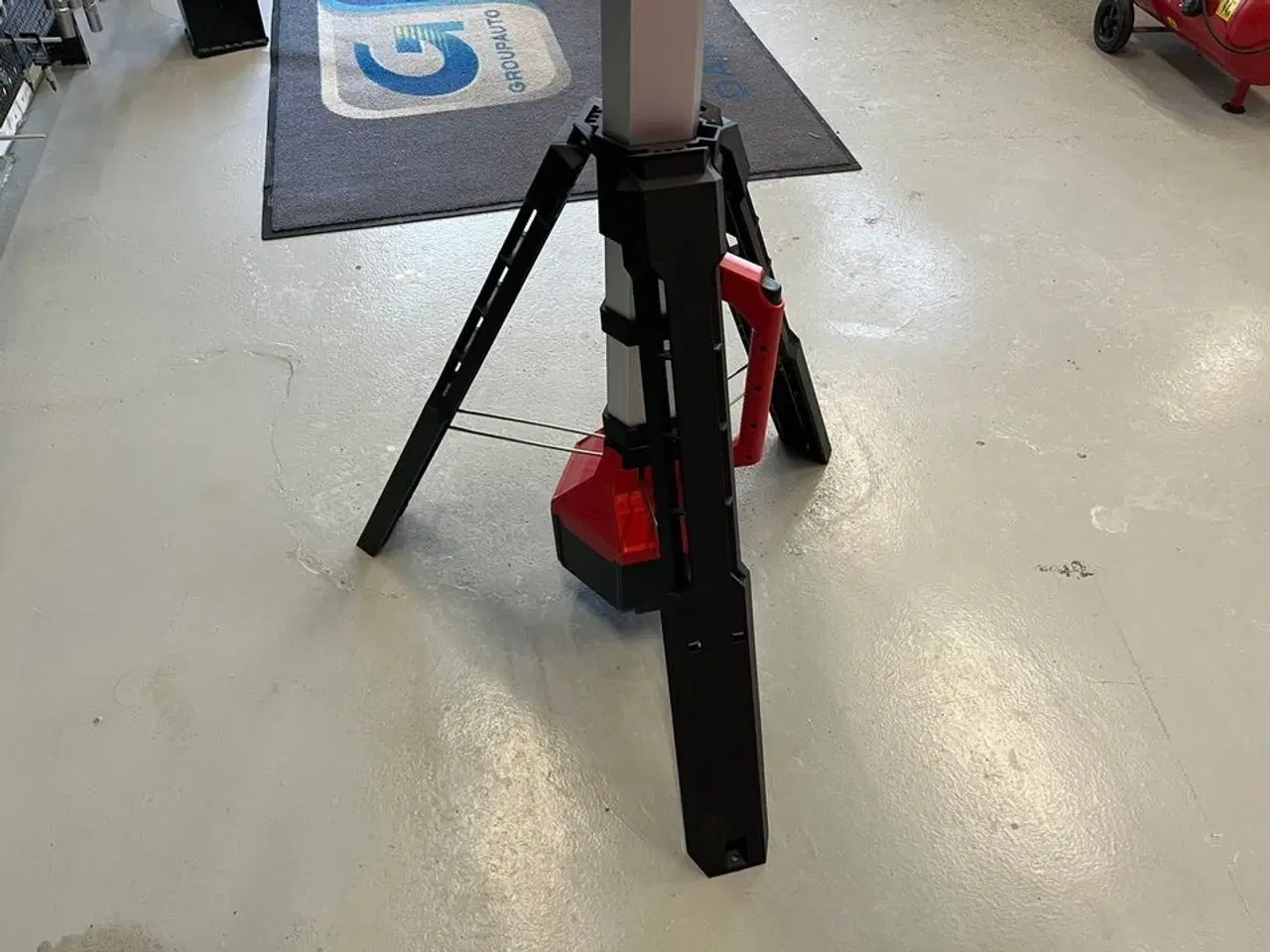 Billede 4 - Arbejdslampe på stativ, MILWAUKEE M18 SAL2-0