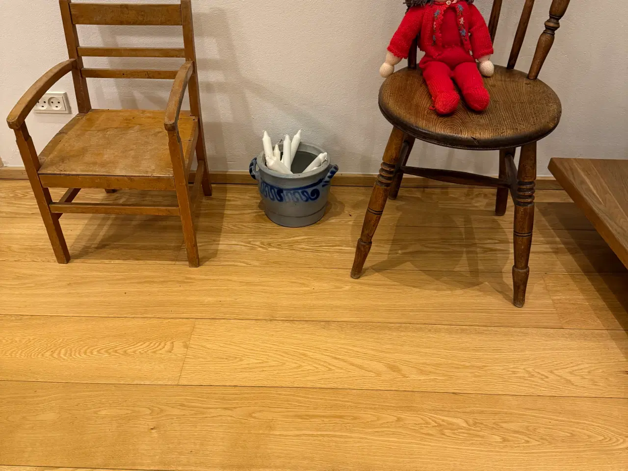 Billede 1 - Bondestol og børnestol velegnet til juleudsmykning