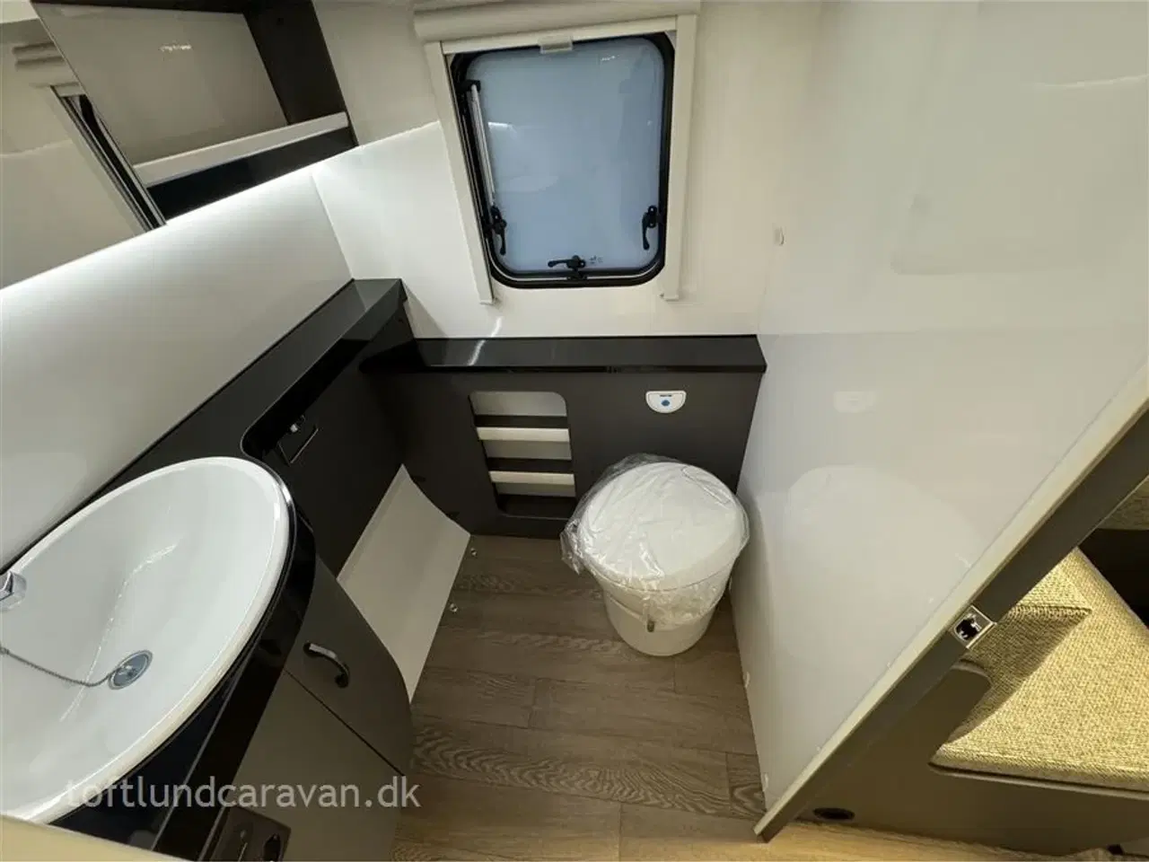 Billede 15 - 2026 - Hobby Excellent 460 SL   Ny 2026 KOMMER SNART PÅ LAGER. Enkeltsenge samt endekøkken og stort badeværelse. LAV VÆGT.