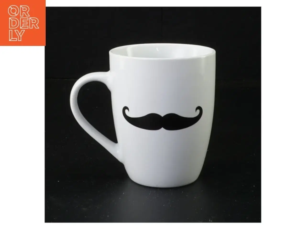 Billede 1 - Hvid krus med overskæg dekoration (str. 11 x 8 cm)