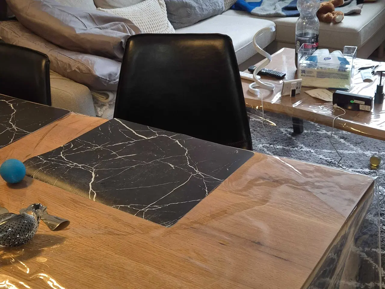 Billede 1 - Massiv plankebord med stole 