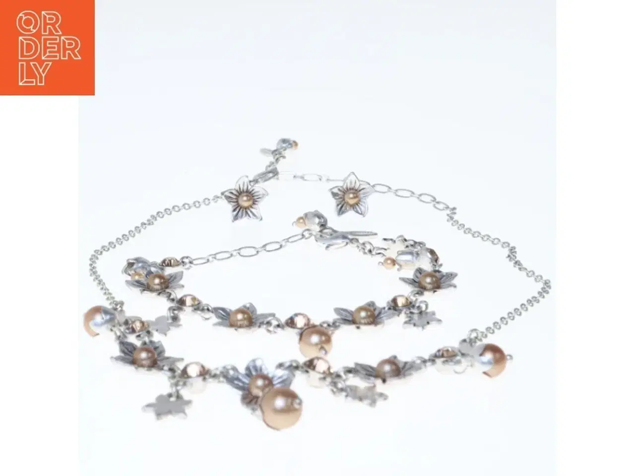 Billede 2 - Blomsterhalskæde med matchende øreringe fra Pilgrim (str. 40 cm og 18 cm og 1 cm)