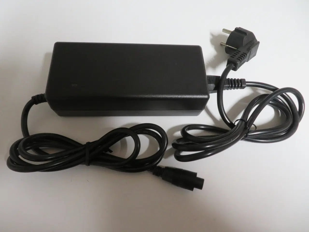 Billede 3 - Batterioplader til El cykler (Batavus)