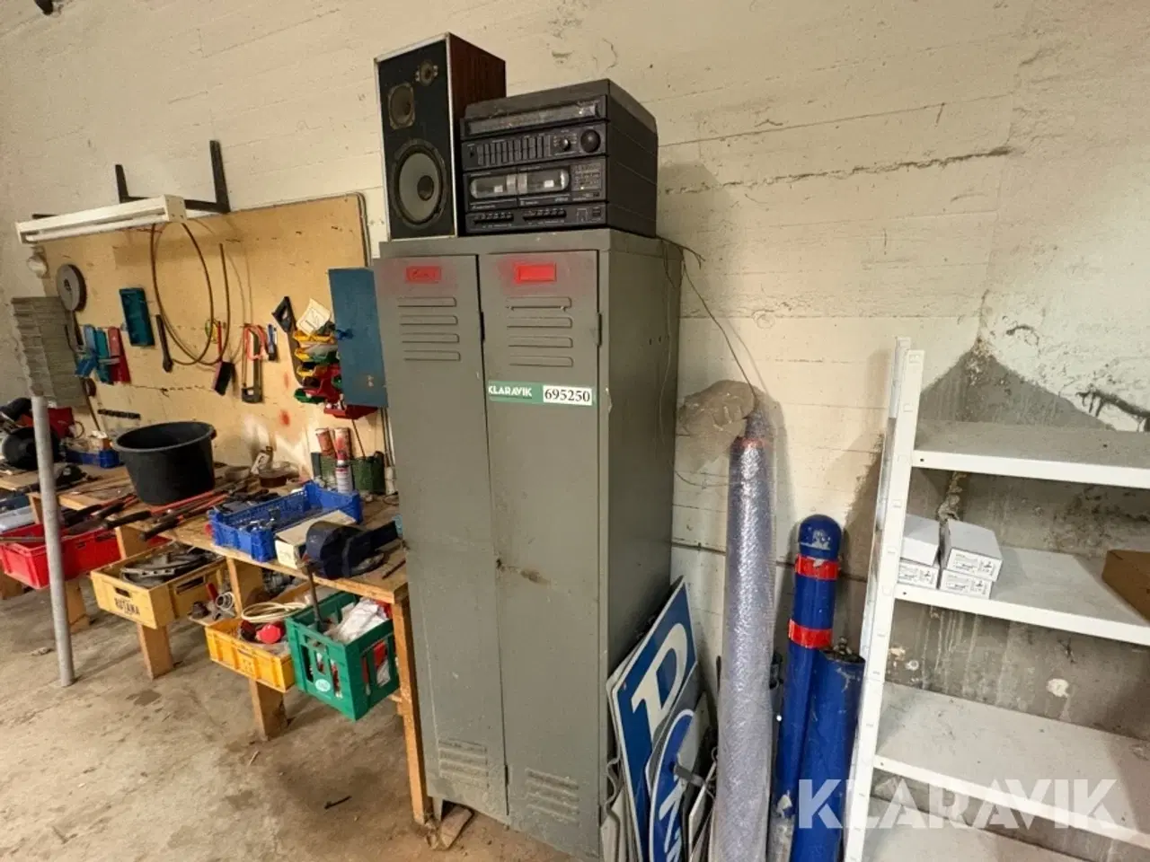 Billede 1 - Garderobeskab og stereoanlæg