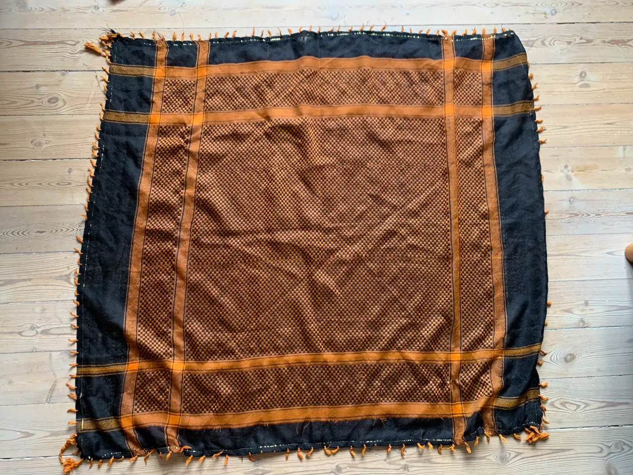 Billede 3 - 2 palæstinenser-tørklæder, købt i Mellemøsten