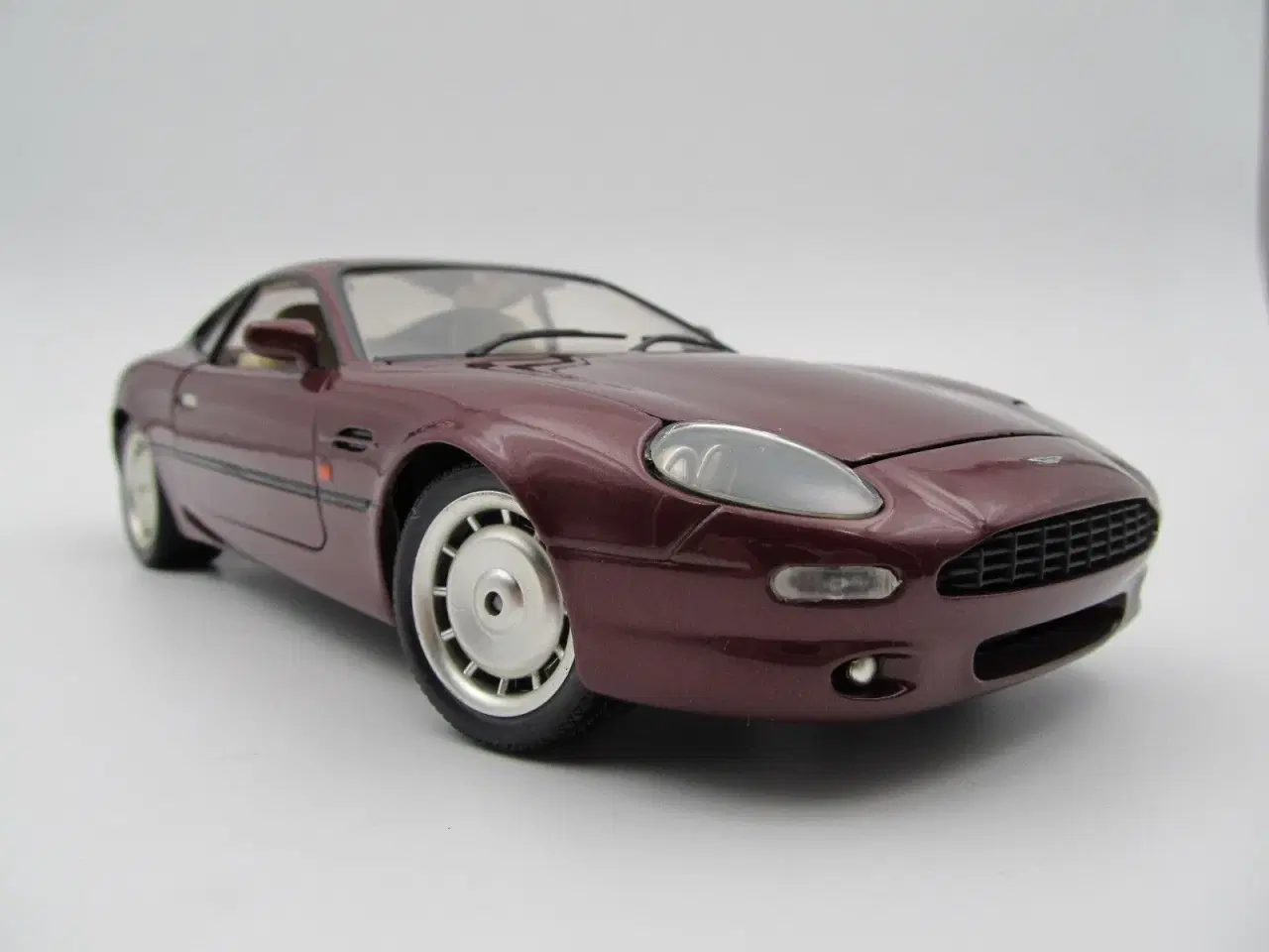 Billede 8 - 1995 Aston Martin DB7 1:18  Fremstår son