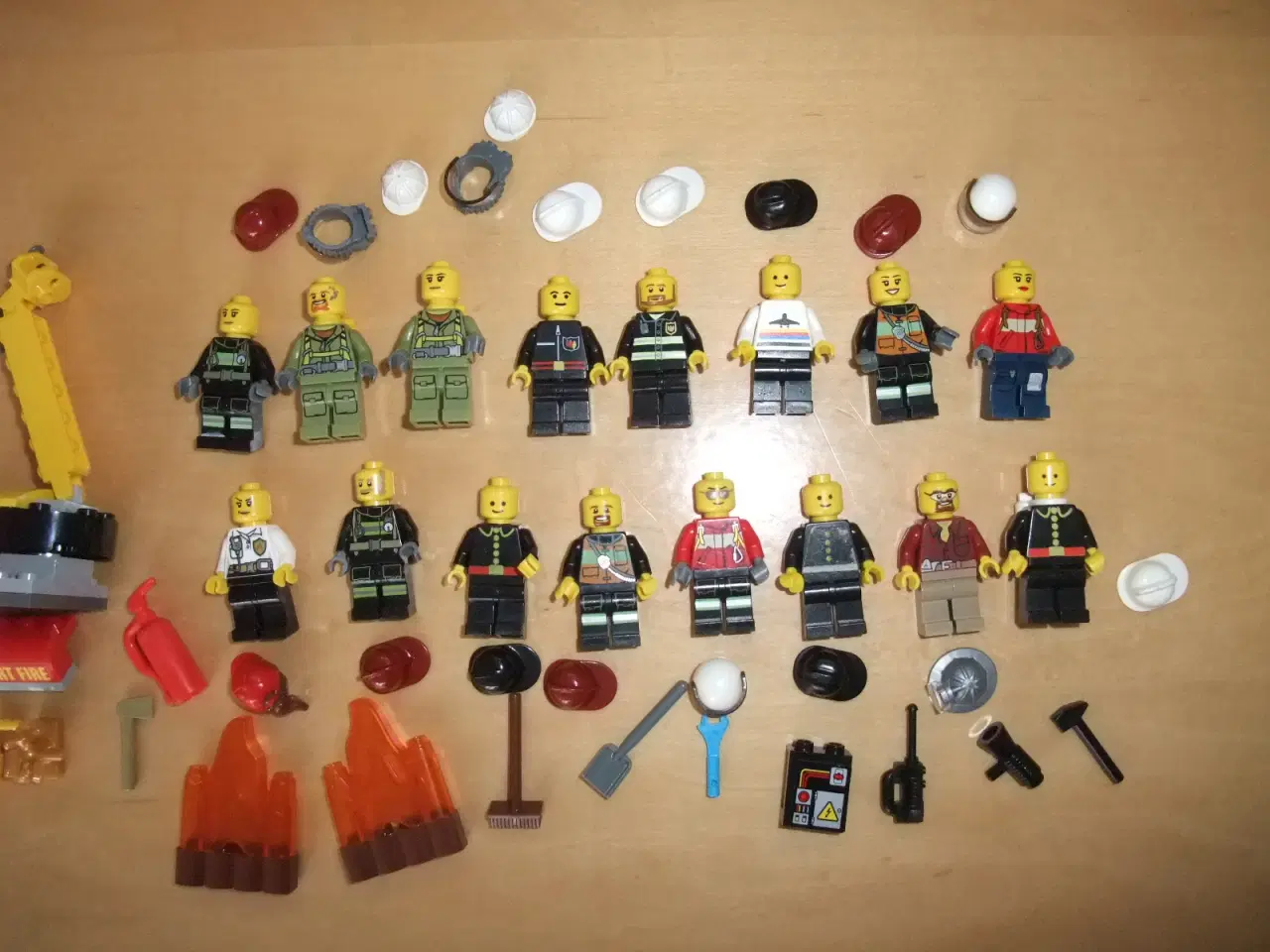 Billede 5 - Lego Brandmand Figurer+Tilbehør