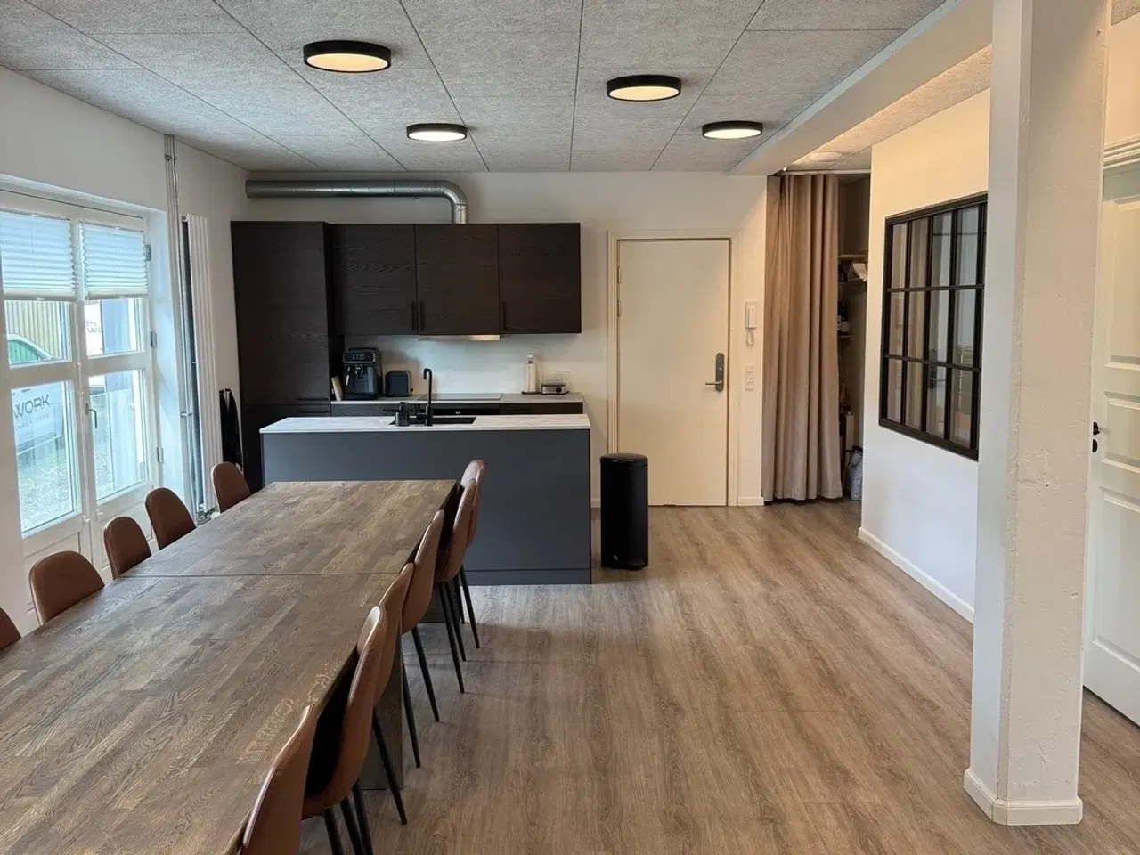 Billede 4 - Lyst og nyistandsat kontorlejemål i Brøndby – 14 m² med plads til 3 arbejdsstationer