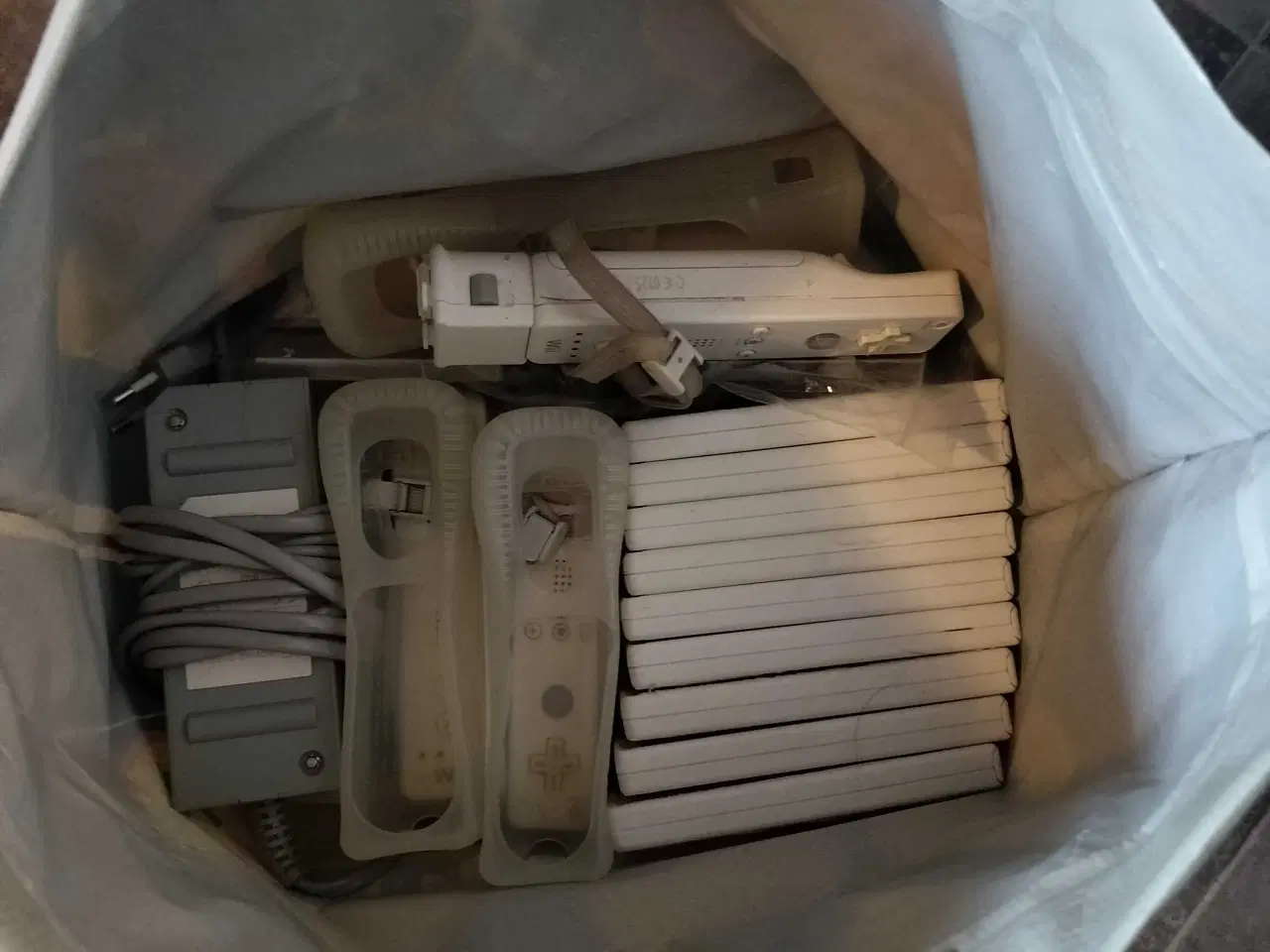 Billede 1 - Wii med tilbehør og spil 