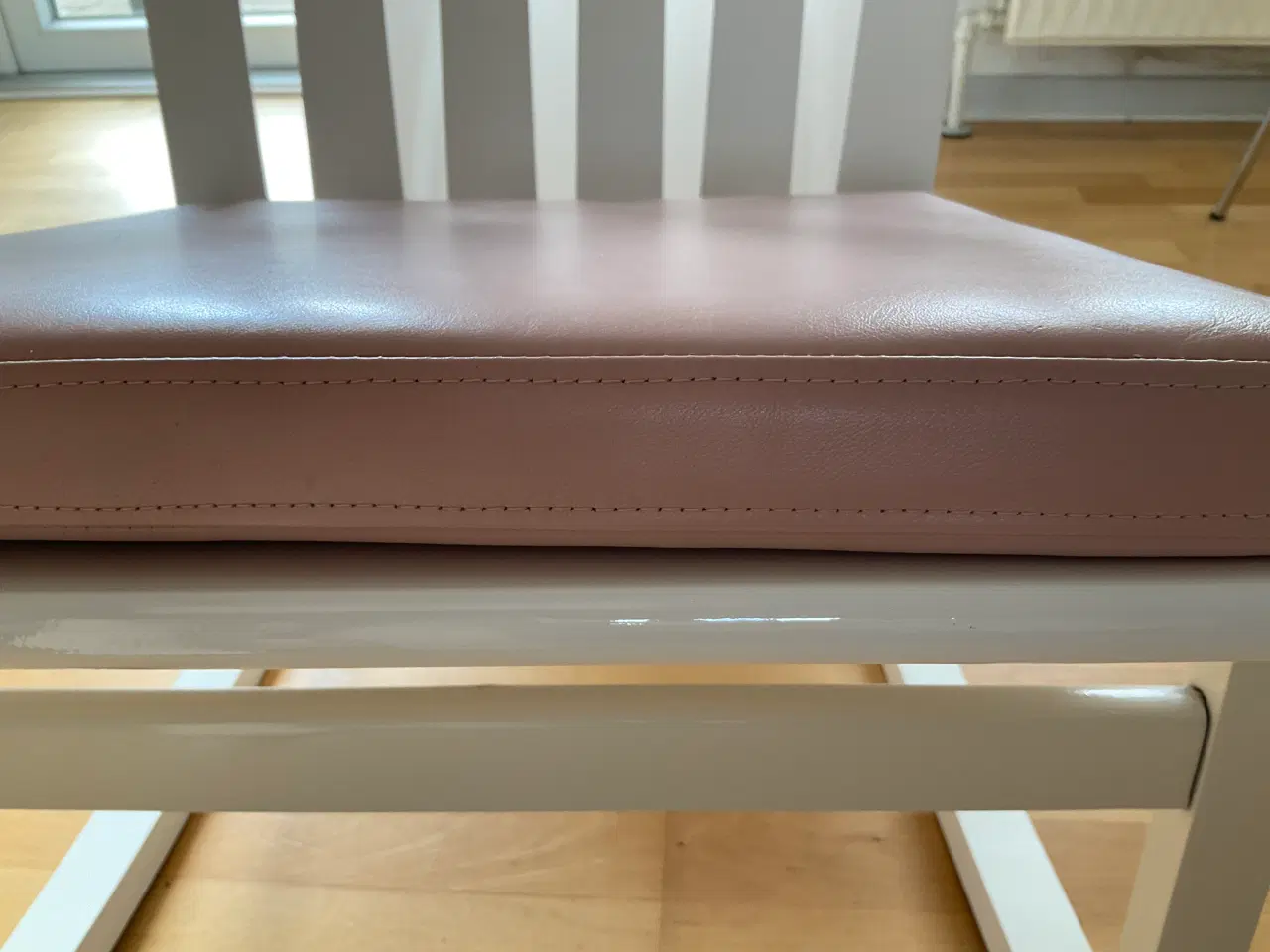 Billede 8 - Gyngestol i Kridhvid (+500,- hvis inkl. skindsæde)