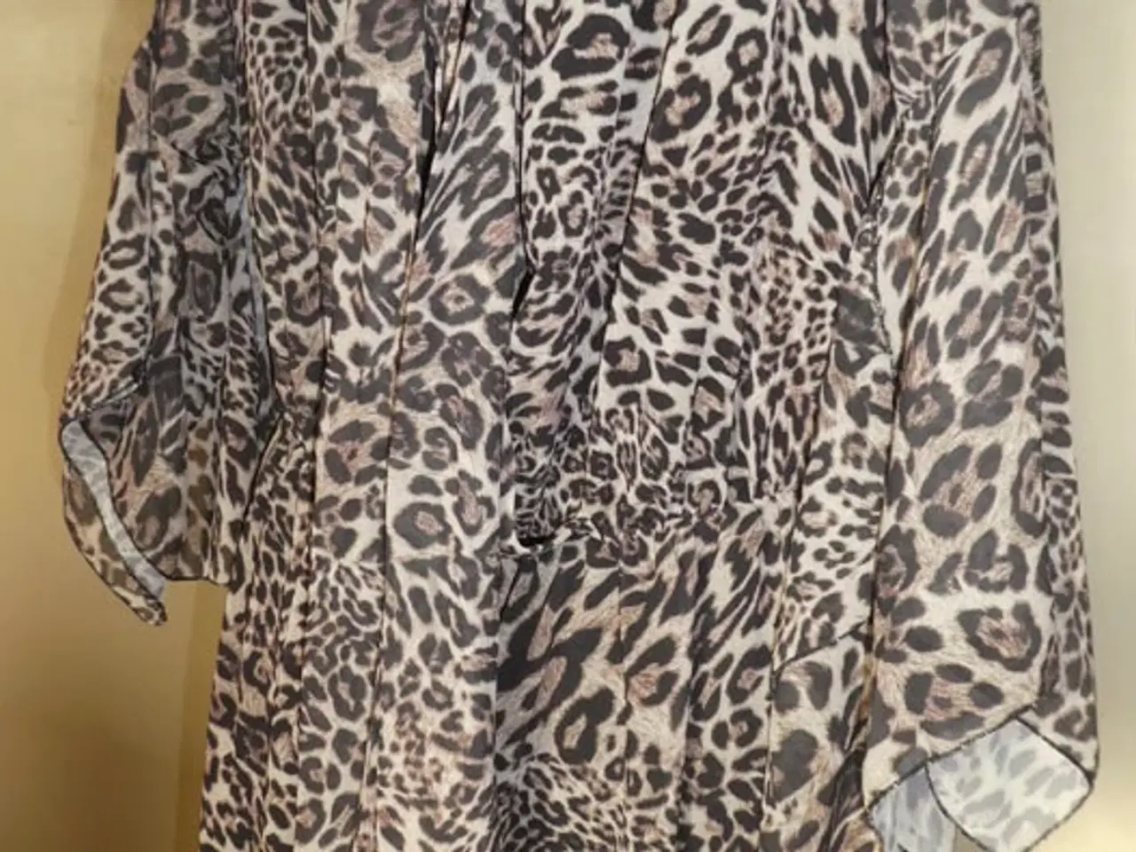 Billede 2 - Italiensk kjole i leopardmønster 