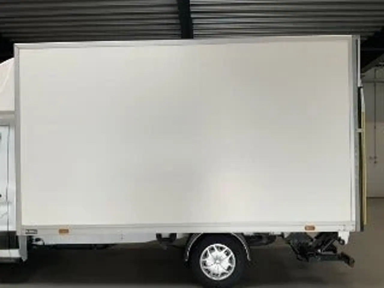 Billede 2 - Ford Transit 350 L3 Chassis 2,0 TDCi 170 Alukasse m/lift aut. FWD