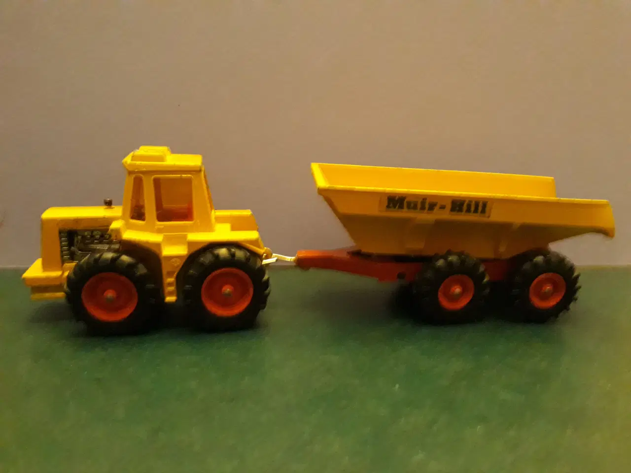 Billede 1 - Matchbox Muir-Hill Traktor med Tiptrailer