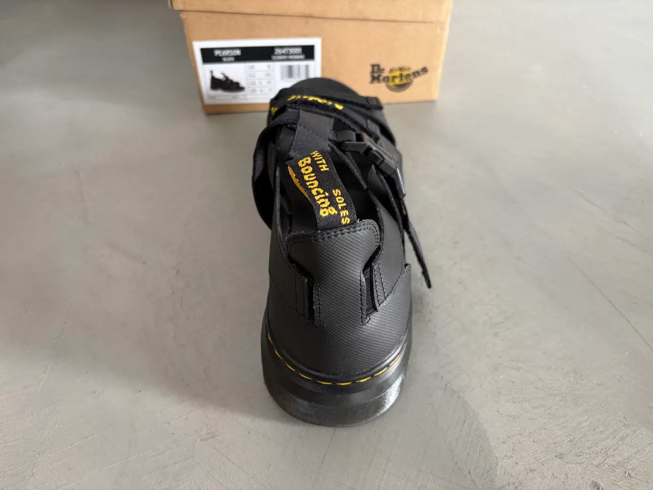 Billede 5 - *FEJLKØB* NYE Dr. Martens sandaler