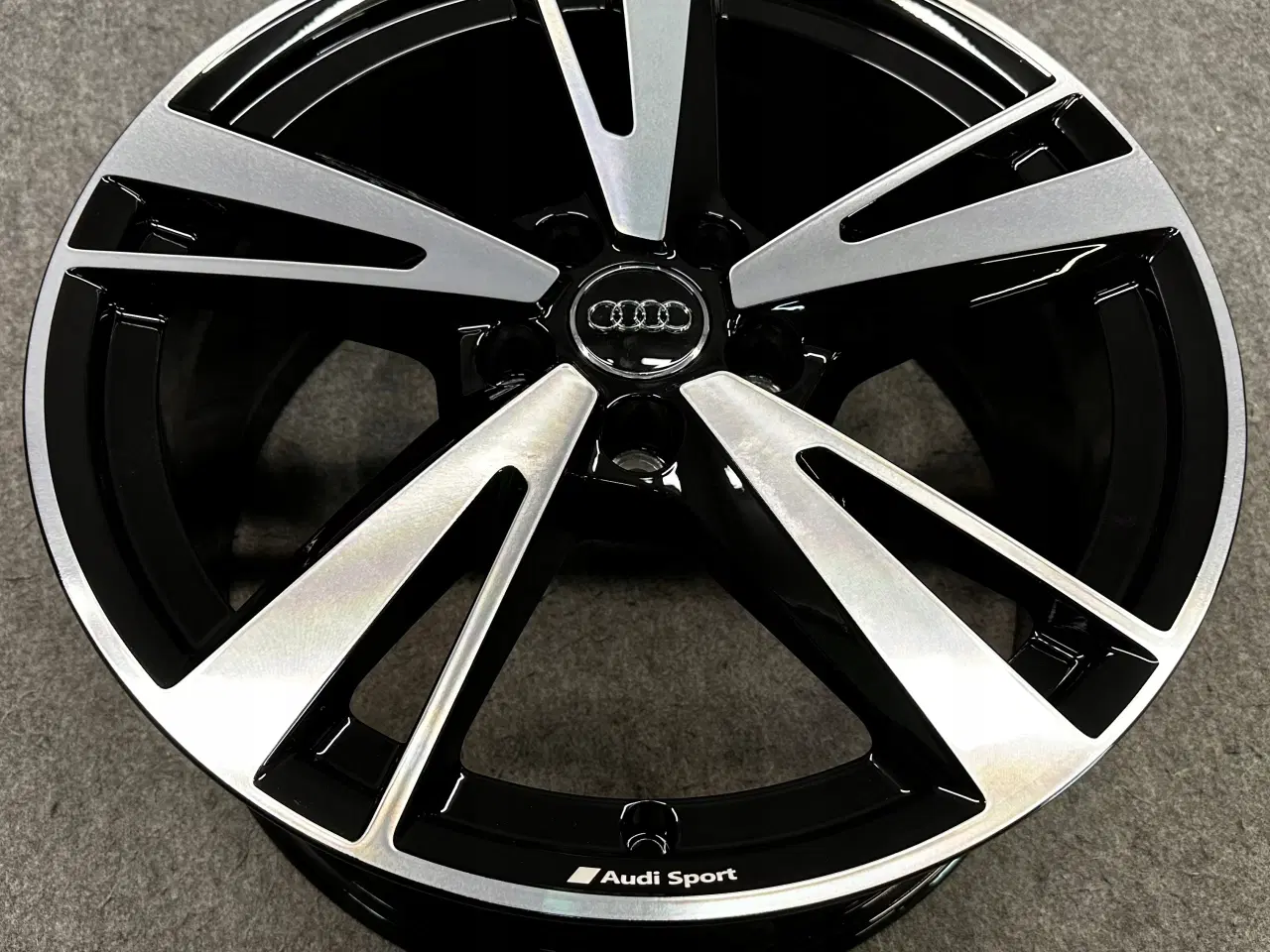 Billede 1 - AUDI A3 8Y 8Y0 18 8.0" x 18" 5x112 ET 46