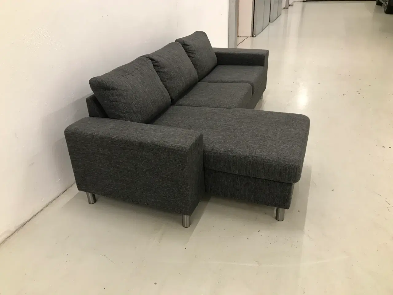 Billede 5 - Chaiselong sofa m/vendbar chaiselong mørke grå.