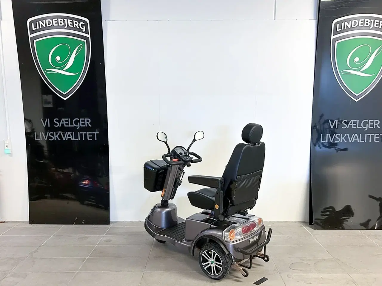 Billede 2 - LM-550 grå