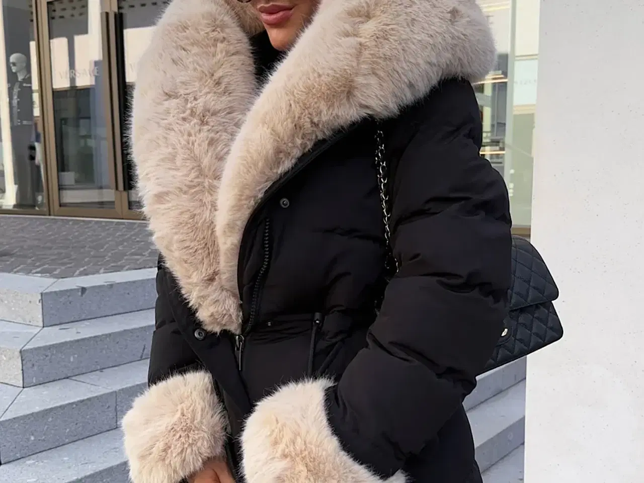 Billede 1 - Vinterjakke med pels hætte og krave