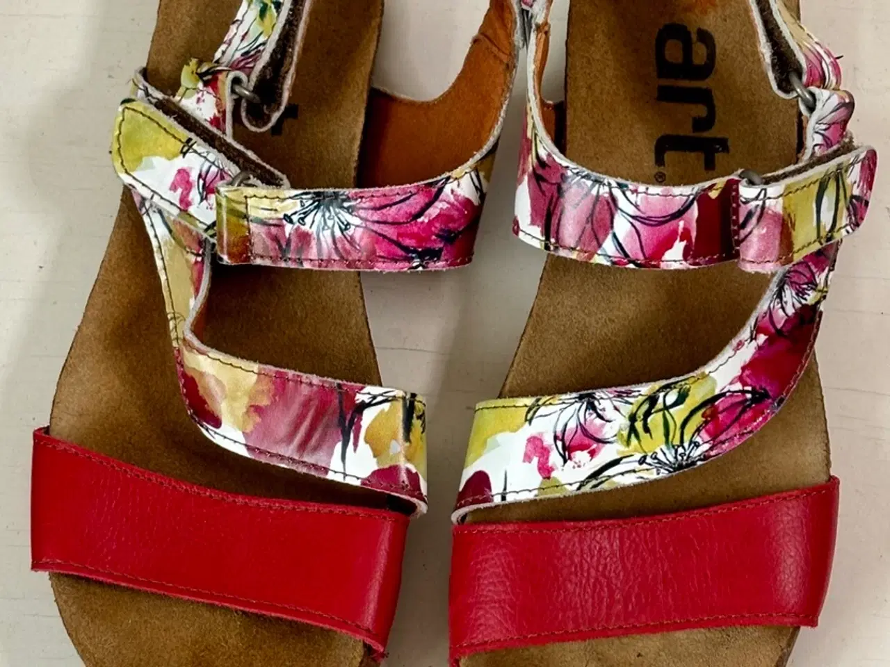Billede 1 - Art*, røde/blomstrede sandaler, str 37
