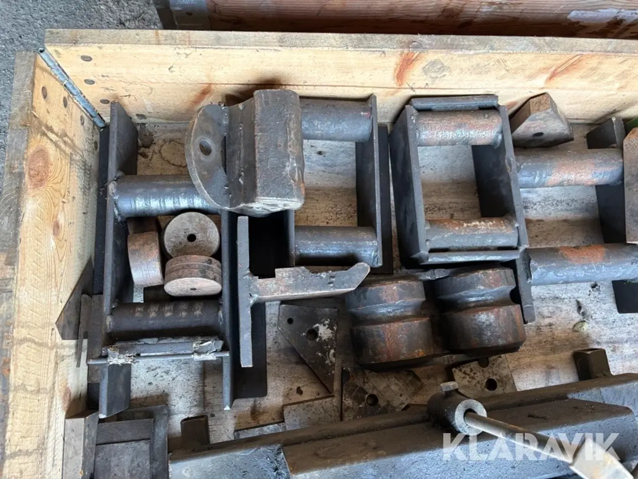 Billede 7 - Lot med udstandsning udstyr 1 palle