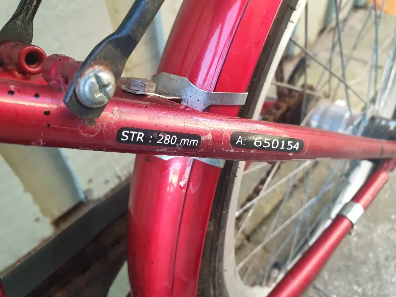 Billede 1 - Pigecykel, 28 cm stel, 3 gear