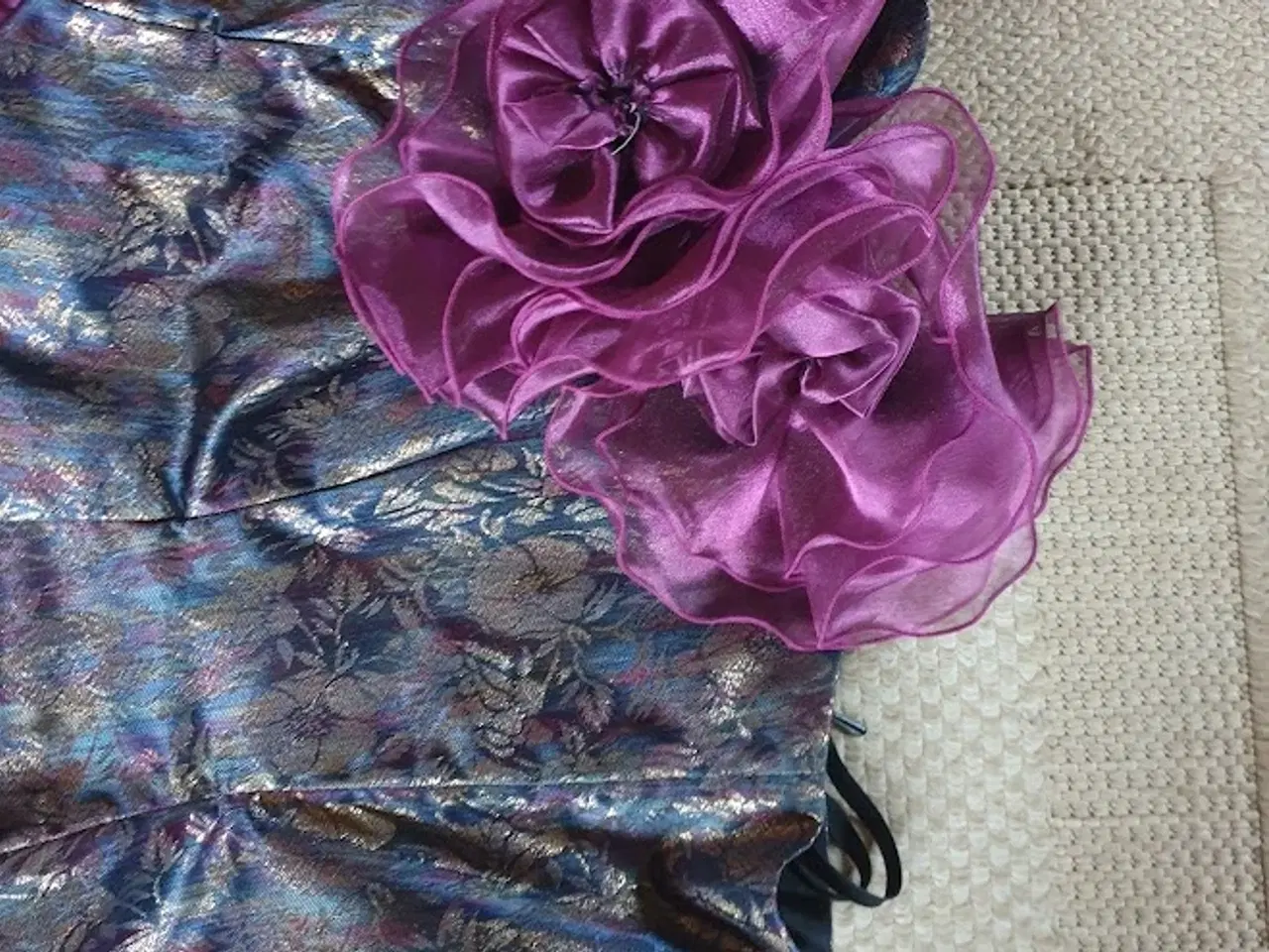 Billede 4 - Flot gallakjole der kan deles i top og nederdel