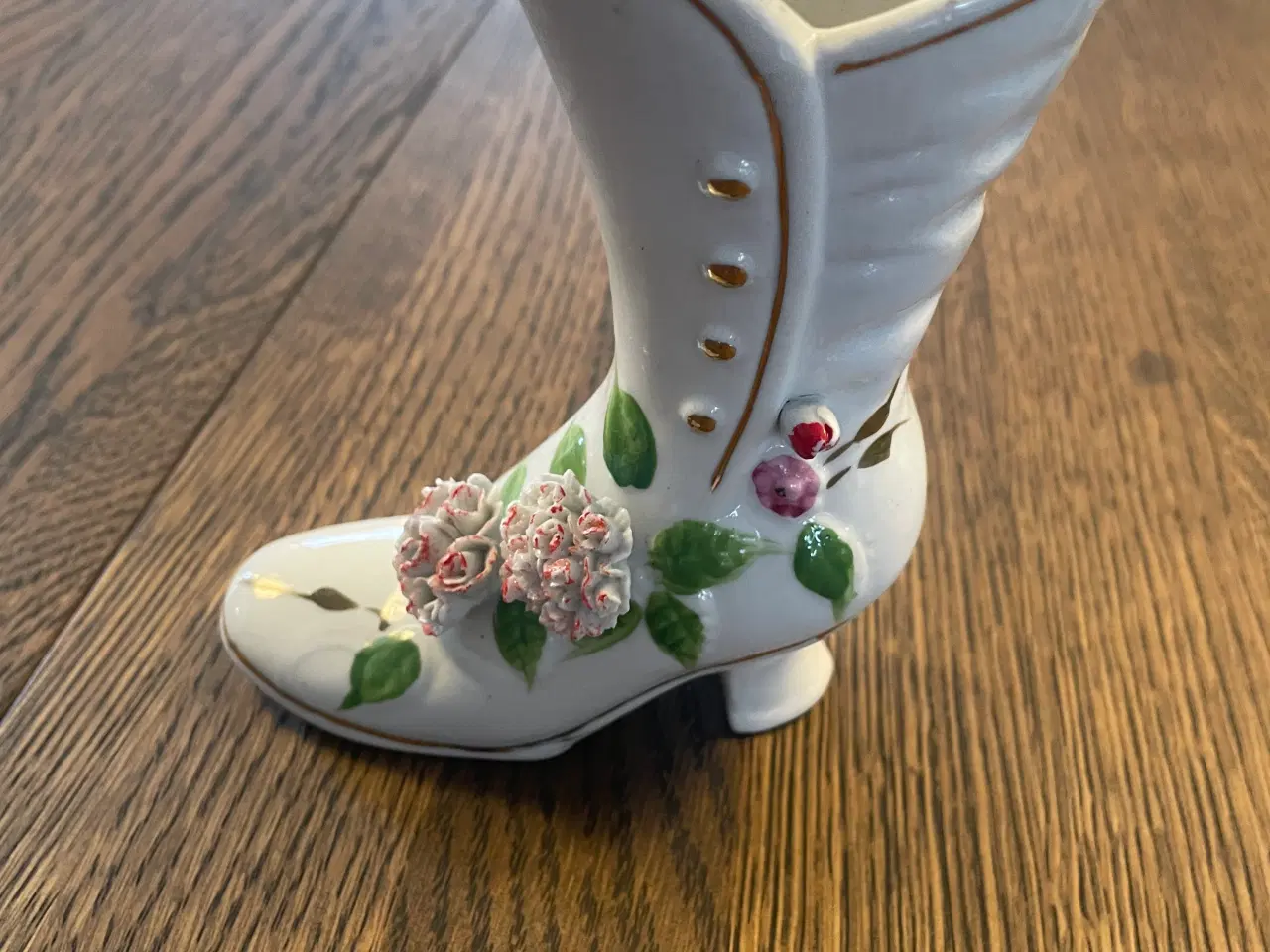 Billede 2 - Små porcelæns støvler og sko sælges.