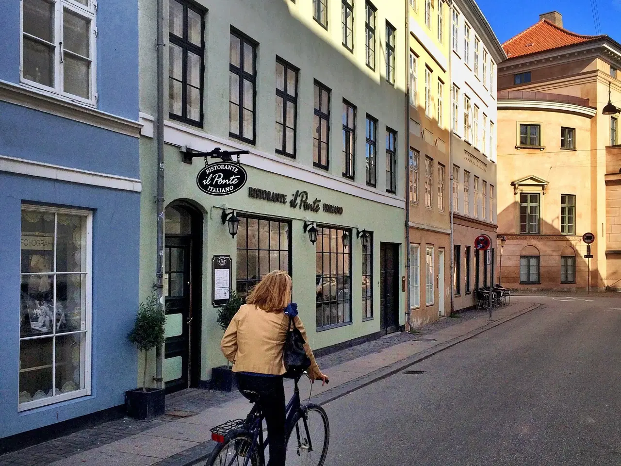 Billede 23 - Hjørnelokale på solsiden. med udsigt til rådhustårnet. velegnet til restaurant eller café