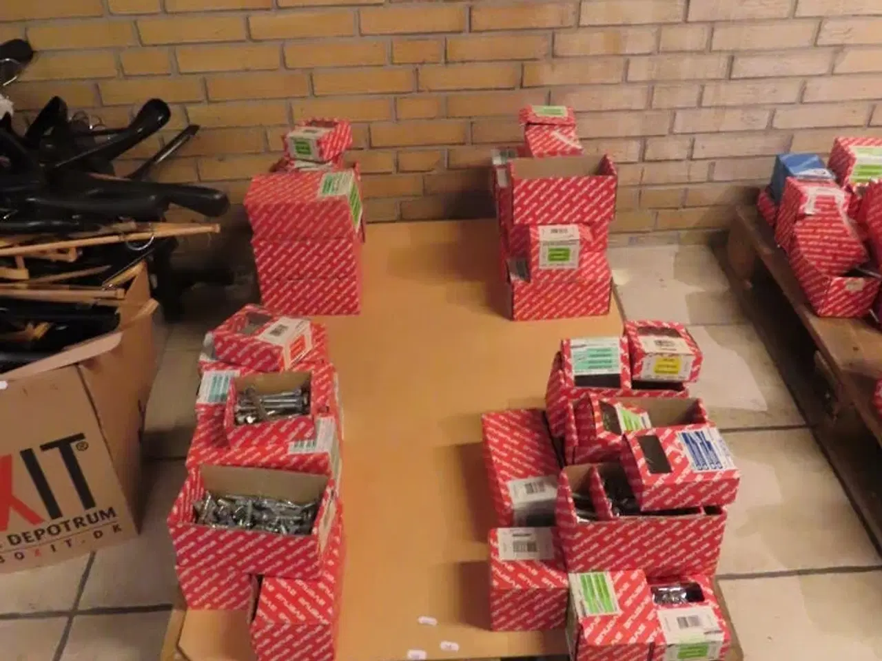 Billede 1 - Palle med diverse skruer