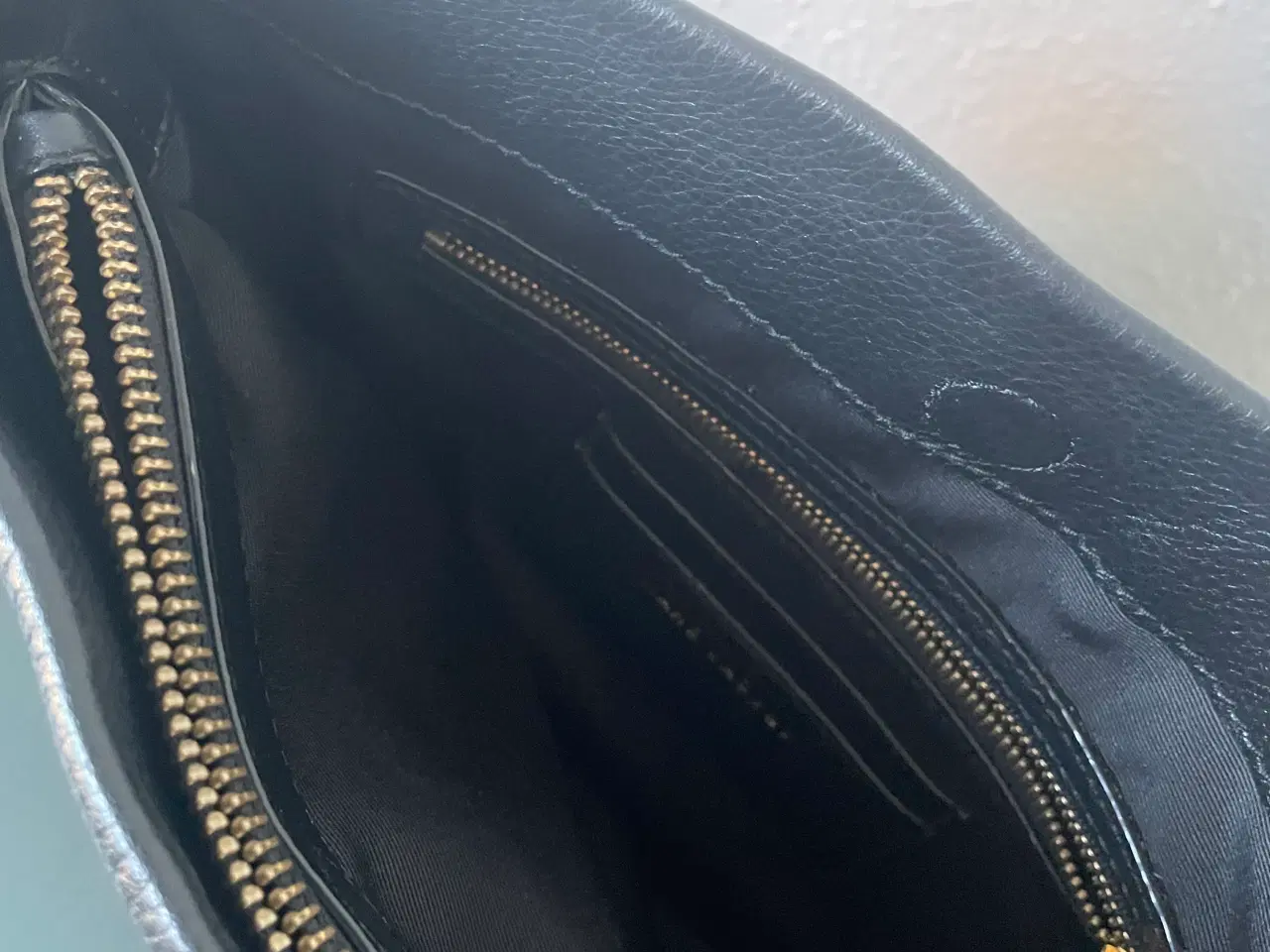 Billede 9 - Marc Jacobs sort skuldertaske 