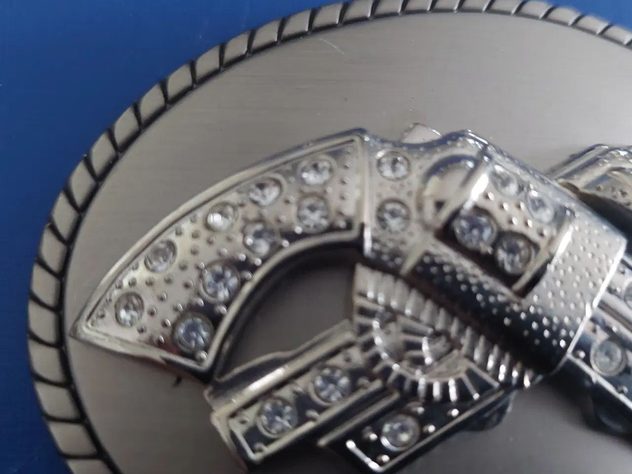 Billede 2 - Bæltespænder i sølvfarve metal