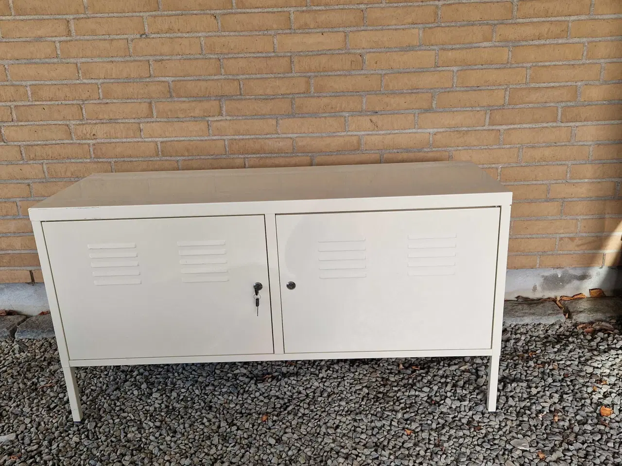 Billede 1 - Hvidt ps ikea skab