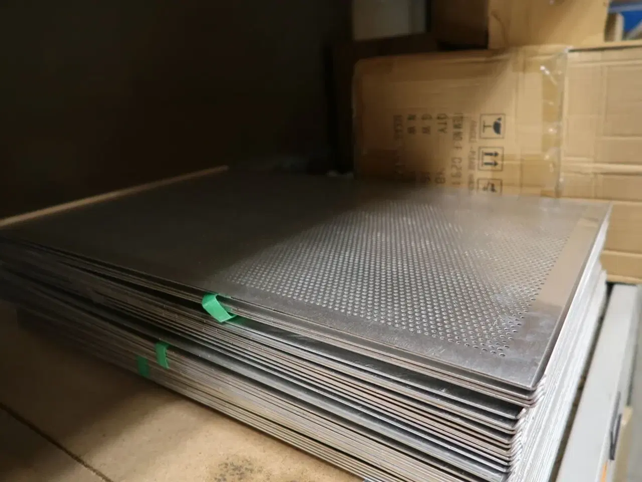 Billede 3 - 5 stk. Bageplade L600 x B400 mm perforeret m/ 2 buk - Restlager