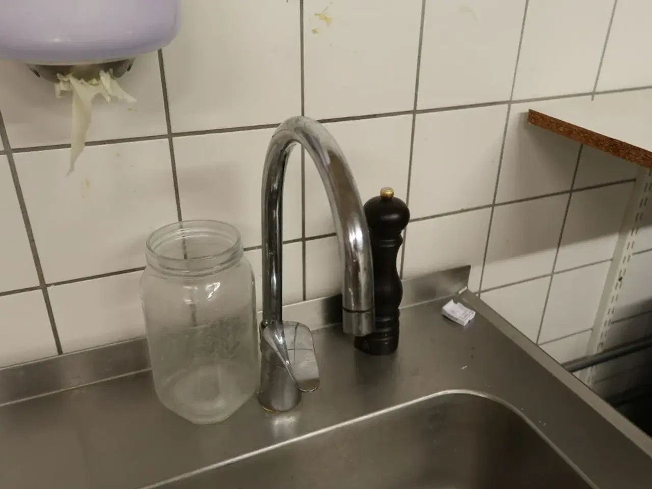 Billede 5 - Rustfri stålbord uden indhold med vask og armatur