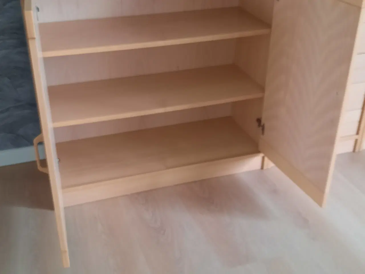 Billede 3 - Hammel skænk med overskabe