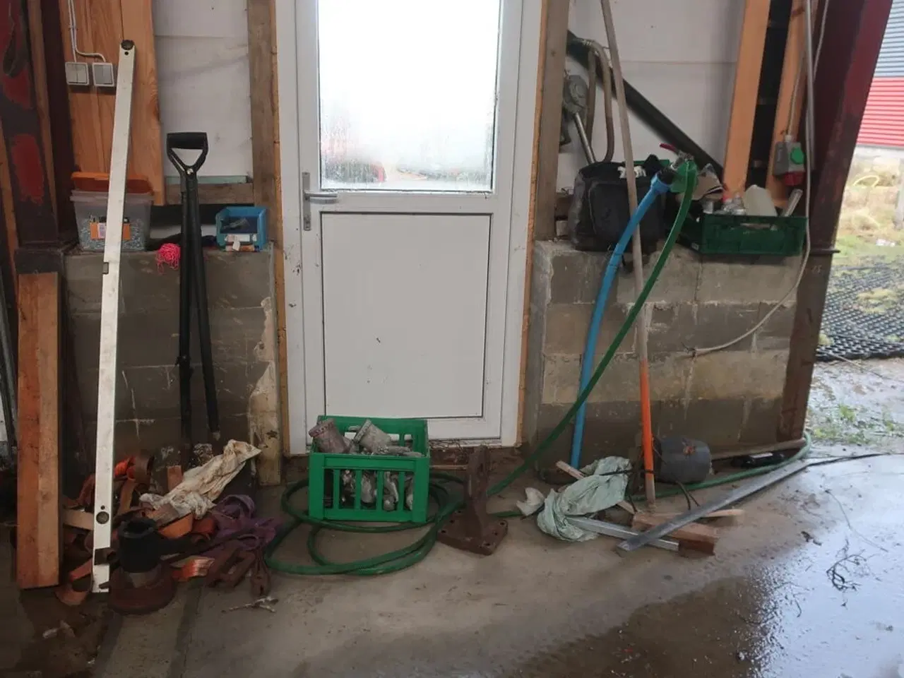 Billede 4 - Div. Dunke, haveredskaber, løftestroppe, arbejdsborde, værktøj m.m.