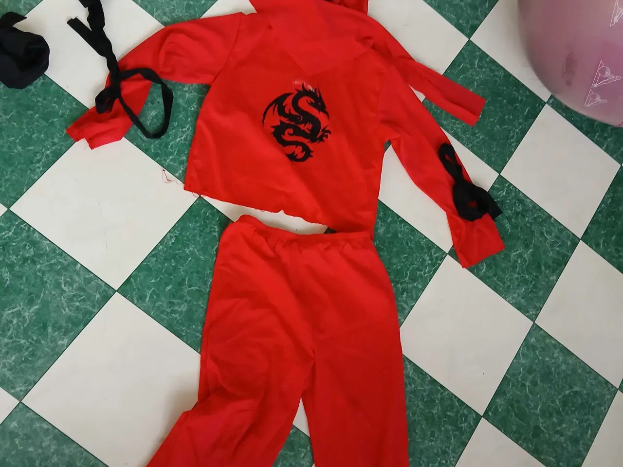 Billede 4 - KOSTUMER TIL SAALG 