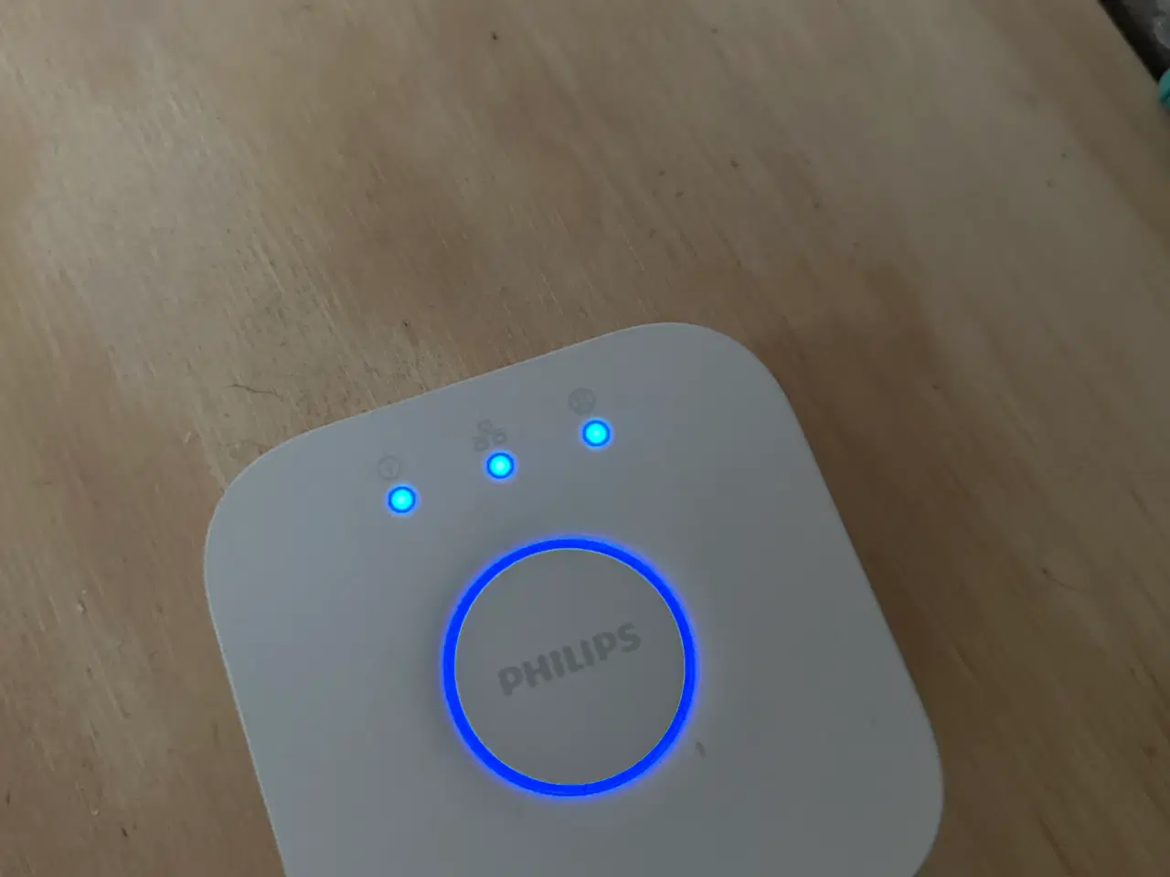 Billede 2 - Philips Hue Bridge Smart Home Controller + 2x lys