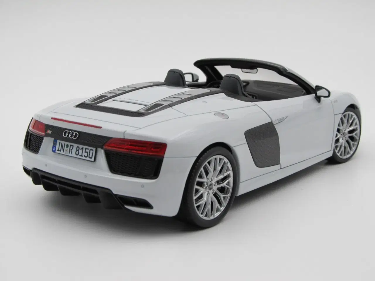 Billede 5 - AUDI Dealer Edition  2016 Audi R8 Spyder 1:18 