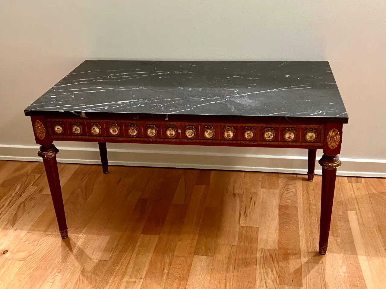 Billede 1 - Antikt spansk marmorbord. 